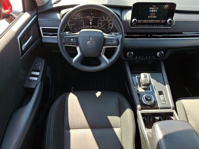 2023 Mitsubishi Outlander ES