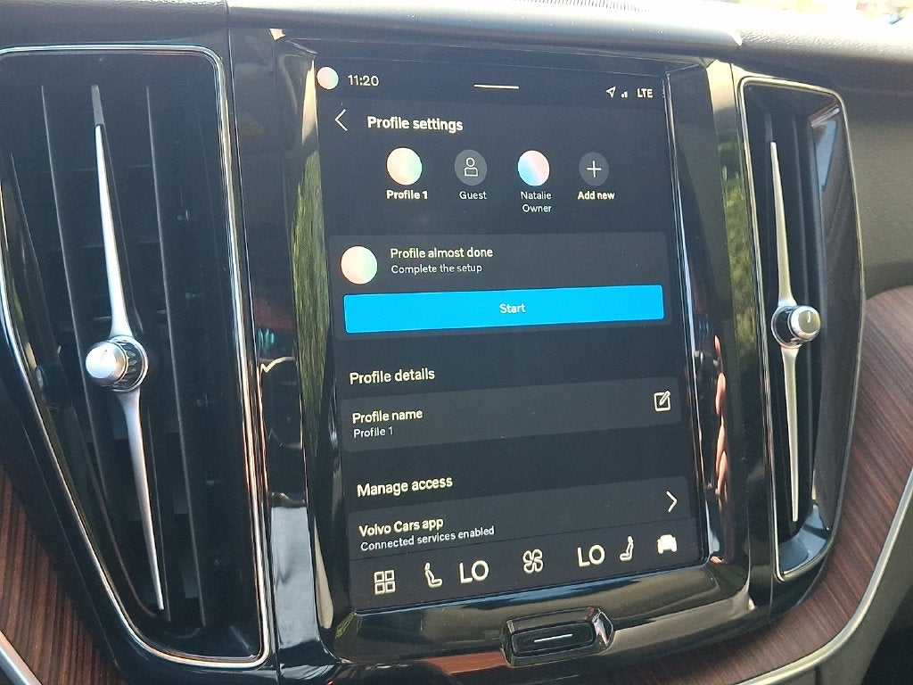 2023 Volvo XC60 B5 Plus Dark Theme