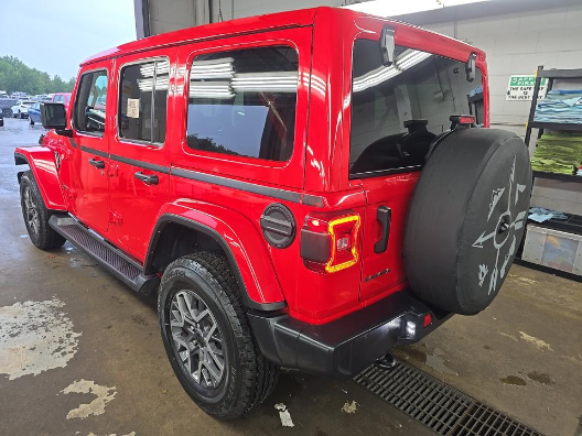 2025 Jeep Wrangler 4-Door Sahara 4x4