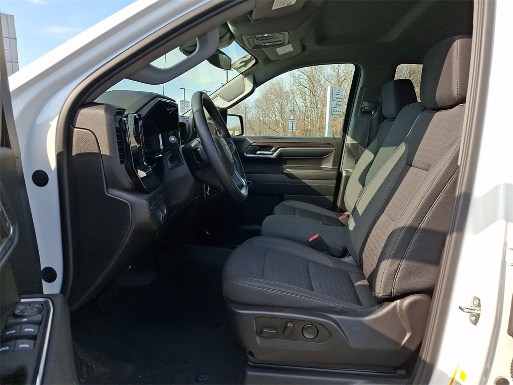 2023 Chevrolet Silverado 1500 4WD Crew Cab Short Bed LT with 2FL