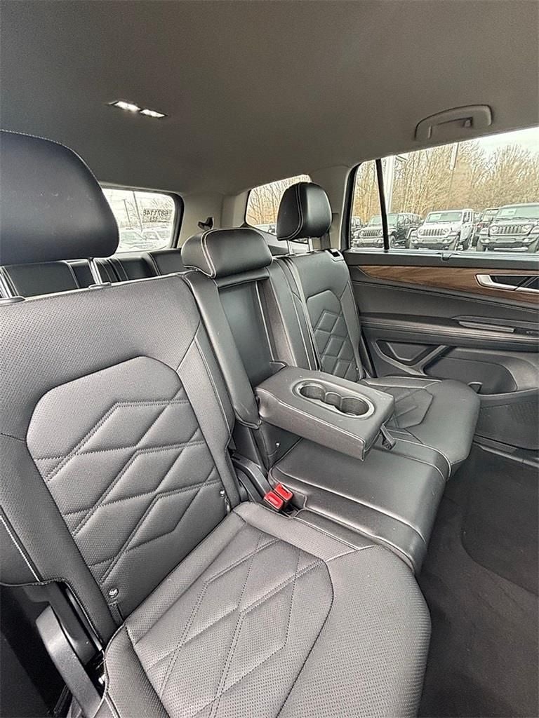 2025 Volkswagen Atlas 2.0T SE w/Technology