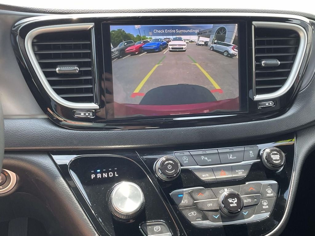 2025 Chrysler Pacifica Select