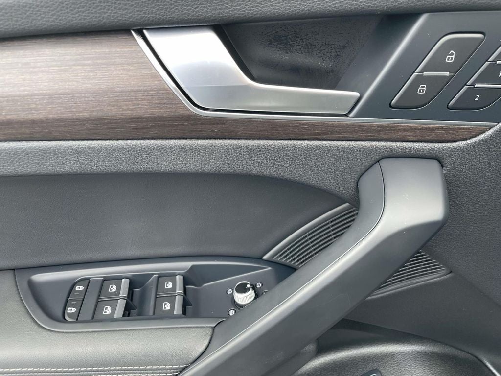 2024 Audi Q5 45 S line Premium quattro