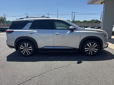 2025 Nissan Pathfinder Platinum