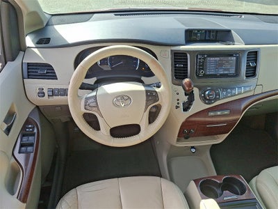 2014 Toyota Sienna XLE 8 Passenger