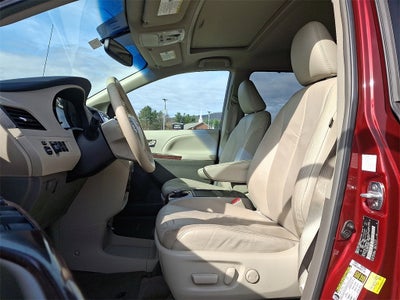 2014 Toyota Sienna XLE 8 Passenger