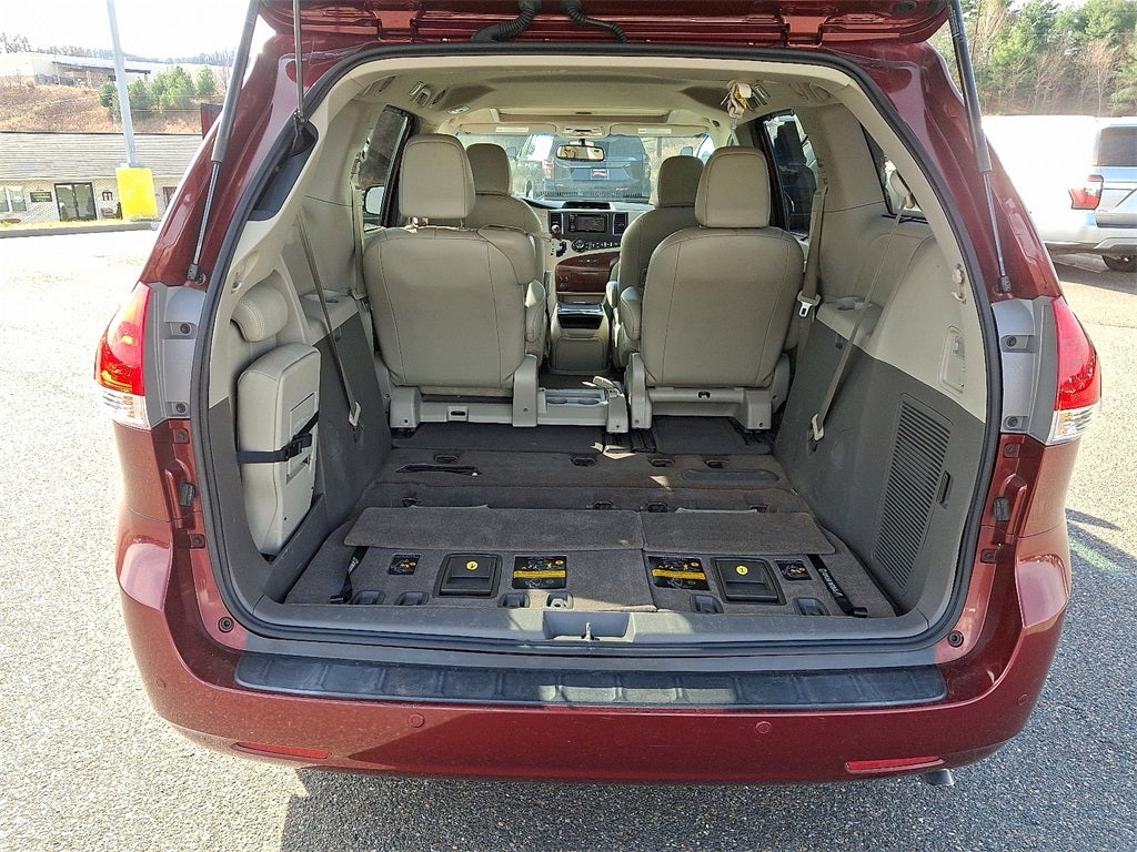 2014 Toyota Sienna XLE 8 Passenger
