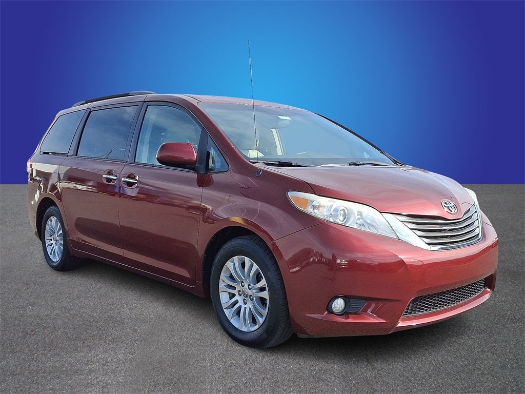 2014 Toyota Sienna XLE 8 Passenger