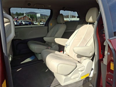 2014 Toyota Sienna XLE 8 Passenger