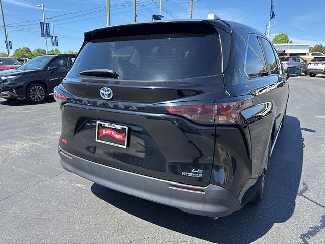 2024 Toyota Sienna LE 8 Passenger