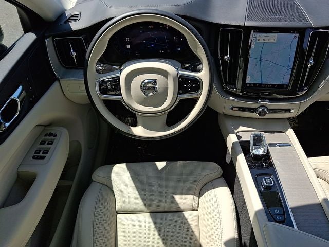 2023 Volvo XC60 B6 Ultimate Dark Theme