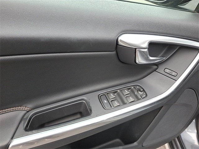 2016 Volvo V60 Cross Country T5