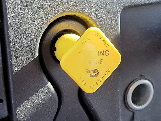 2018 International 4300 26FT BOX