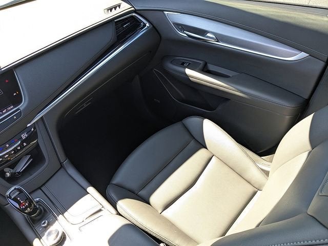 2025 Cadillac XT6 Luxury