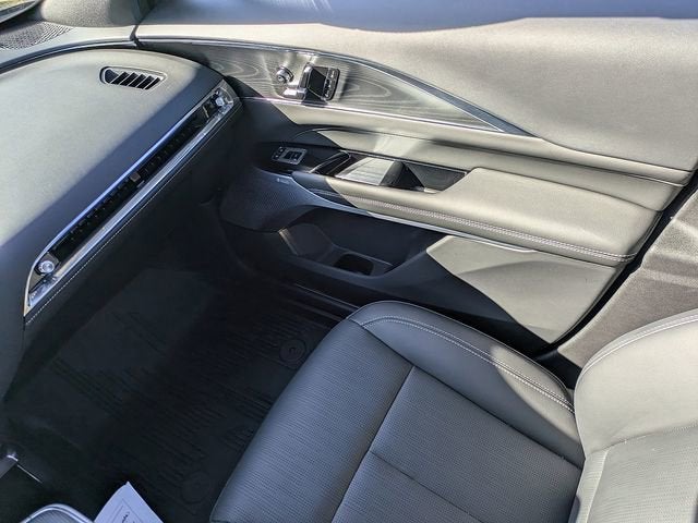 2024 Cadillac LYRIQ Luxury 3