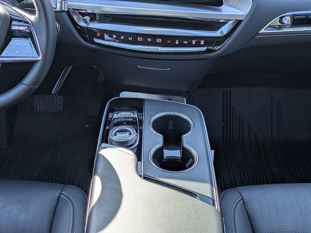 2024 Cadillac LYRIQ Luxury 3