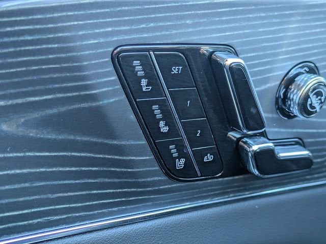 2024 Cadillac LYRIQ Luxury 3