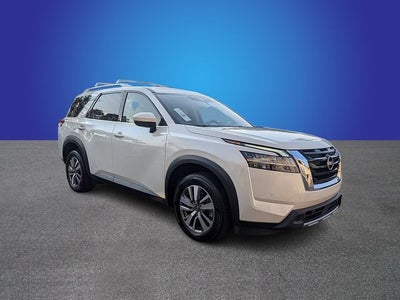2023 Nissan Pathfinder SL