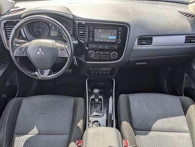 2017 Mitsubishi Outlander ES