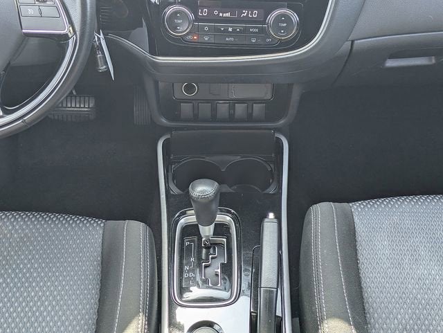 2017 Mitsubishi Outlander ES