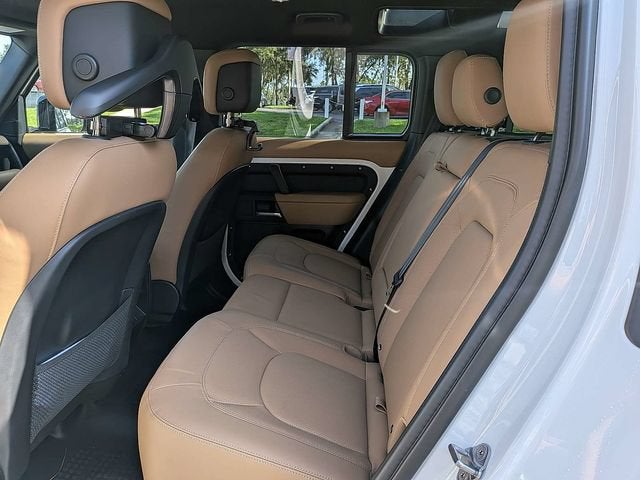 2025 Land Rover Defender X-Dynamic SE