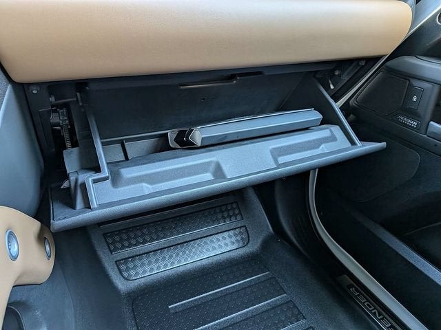 2025 Land Rover Defender X-Dynamic SE