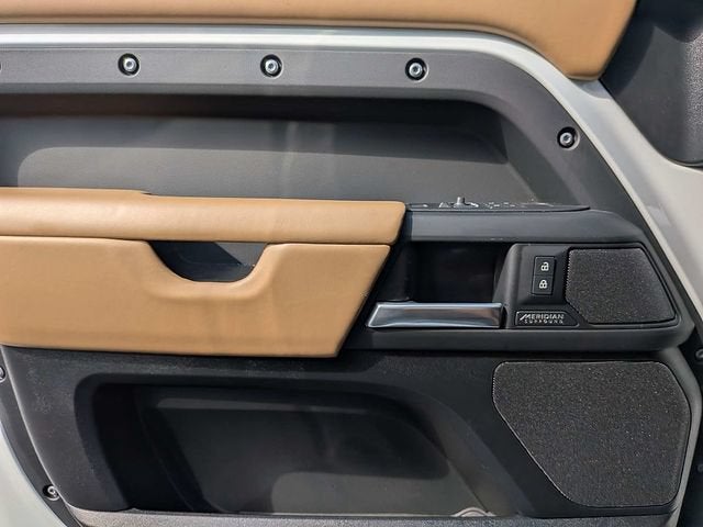 2025 Land Rover Defender X-Dynamic SE