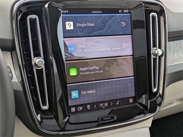 2023 Volvo XC40 Plus Dark Theme