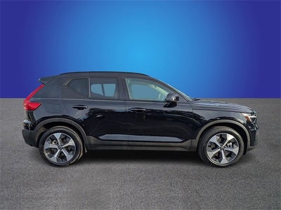 2023 Volvo XC40 Plus Dark Theme