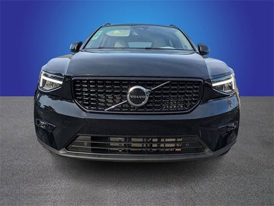 2023 Volvo XC40 Plus Dark Theme