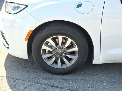 2024 Chrysler Pacifica Hybrid Select