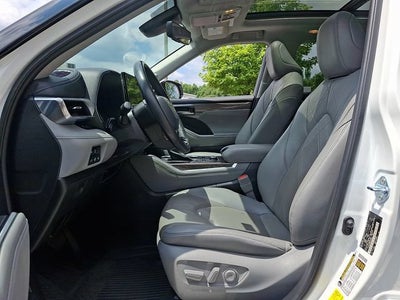 2022 Toyota Highlander Platinum