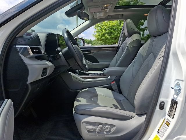 2022 Toyota Highlander Platinum
