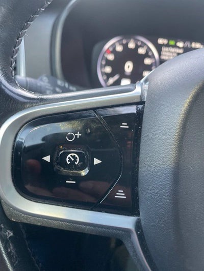 2019 Volvo XC90 Momentum