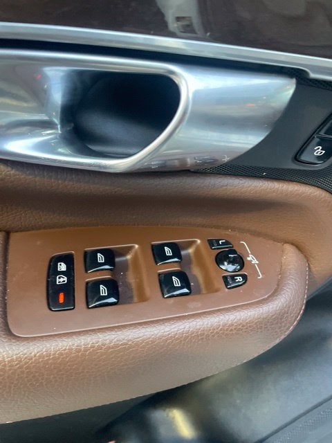2019 Volvo XC90 Momentum