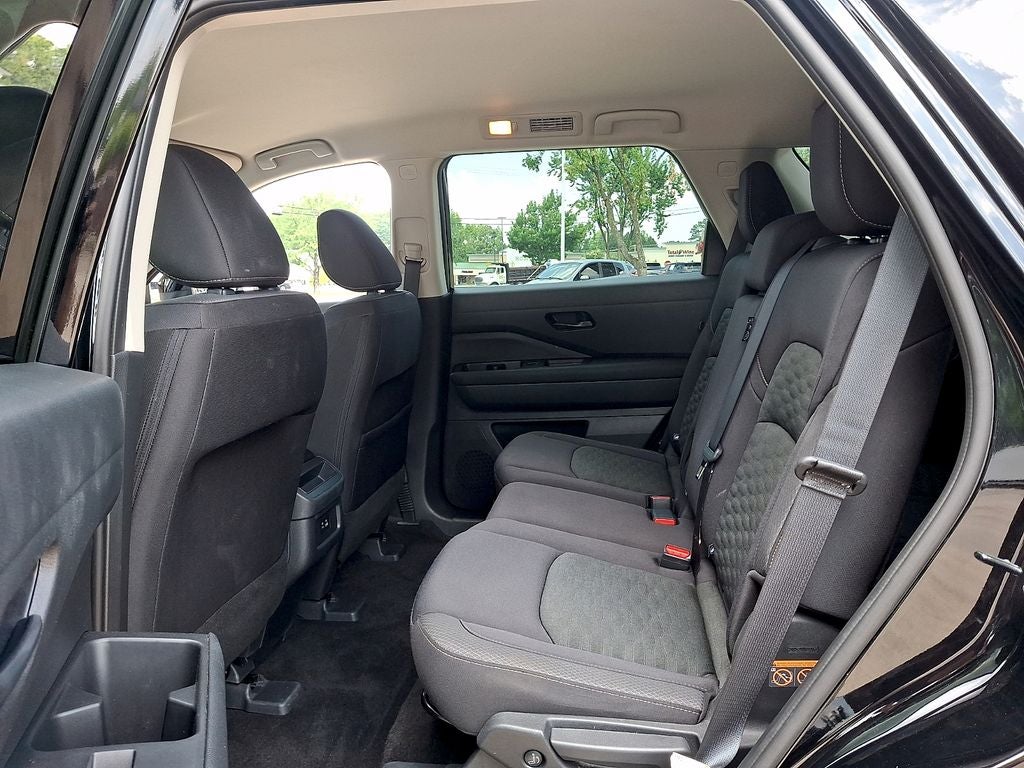 2024 Nissan Pathfinder S
