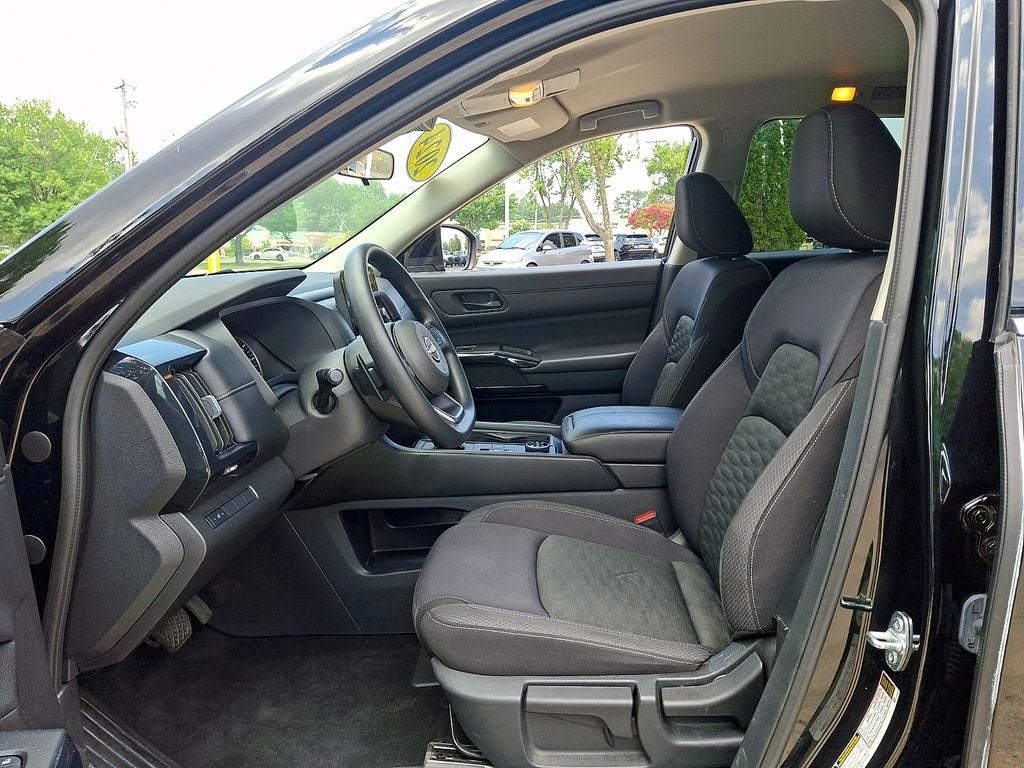 2024 Nissan Pathfinder S