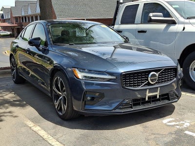 2024 Volvo S60 B5 Plus Dark Theme