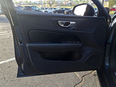 2024 Volvo S60 B5 Plus Dark Theme