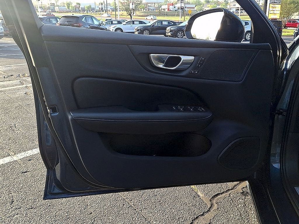 2024 Volvo S60 B5 Plus Dark Theme