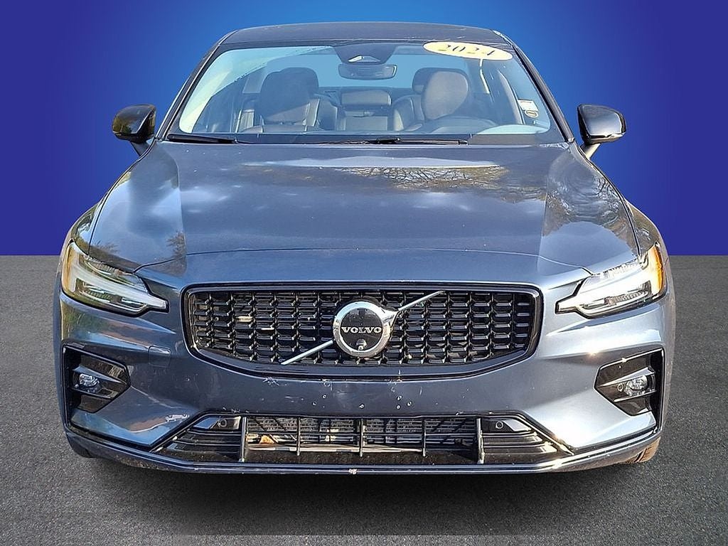 2024 Volvo S60 B5 Plus Dark Theme