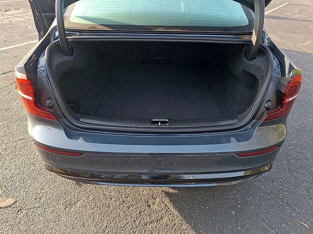2024 Volvo S60 B5 Plus Dark Theme