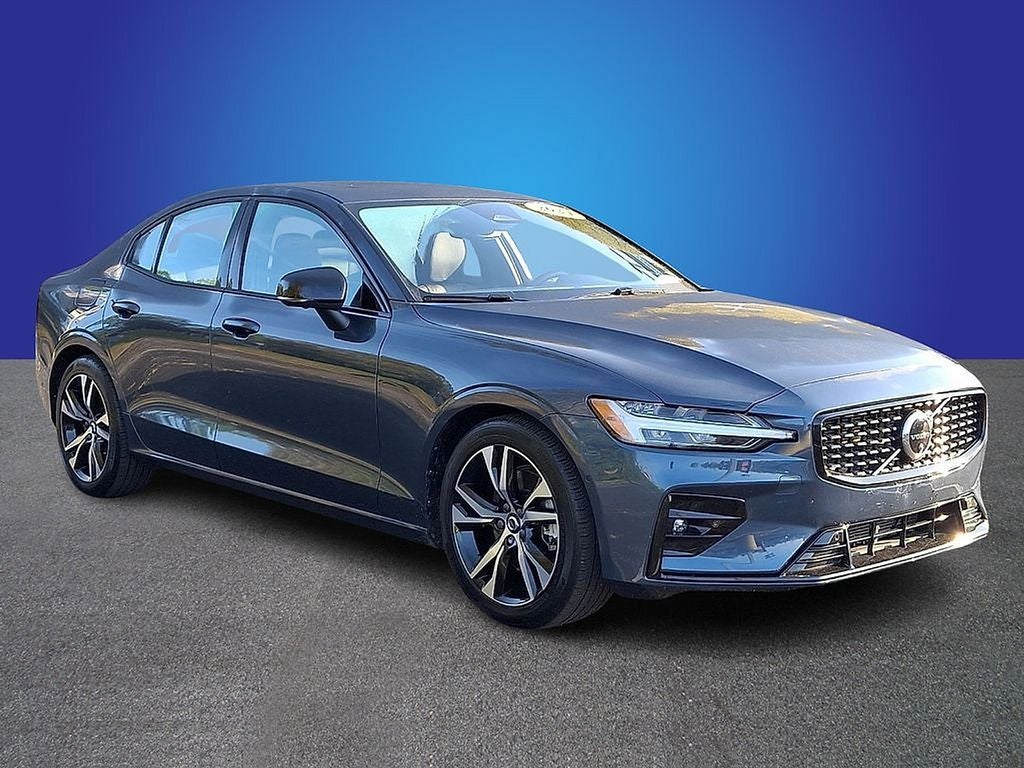 2024 Volvo S60 B5 Plus Dark Theme