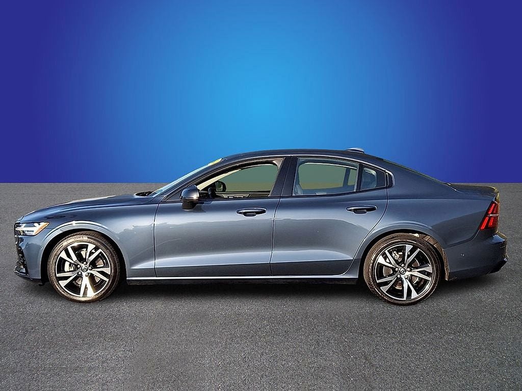 2024 Volvo S60 B5 Plus Dark Theme