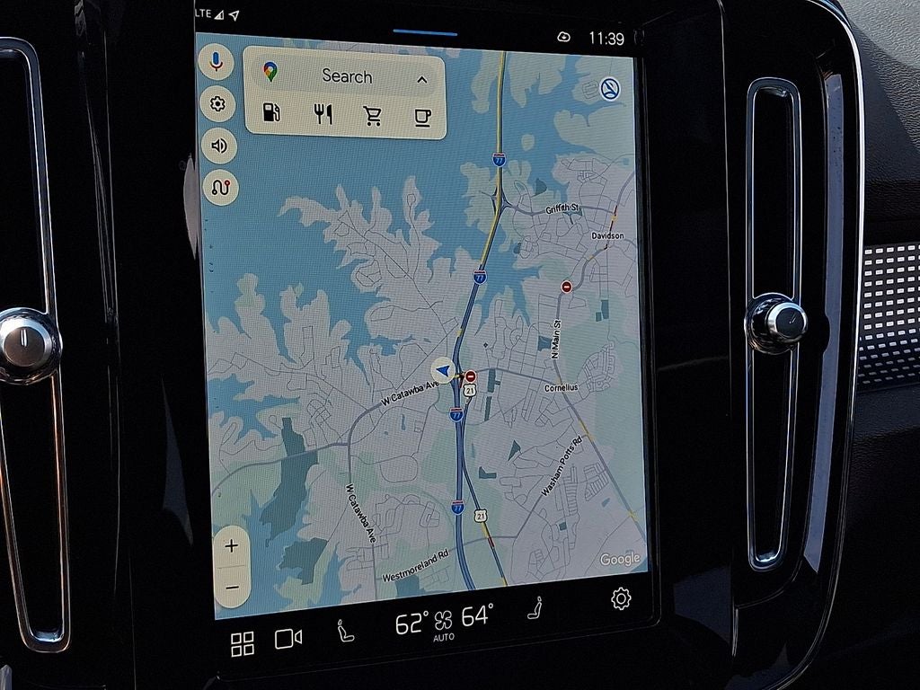 2024 Volvo XC40 B5 Plus Dark Theme