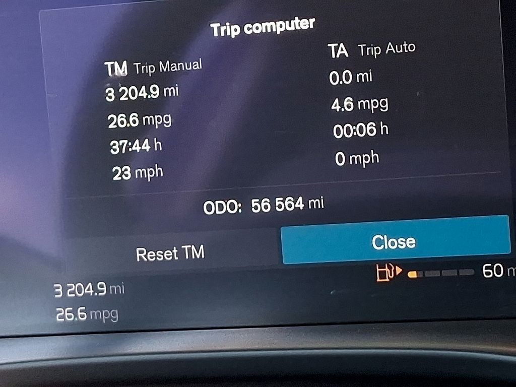 2024 Volvo XC40 B5 Plus Dark Theme