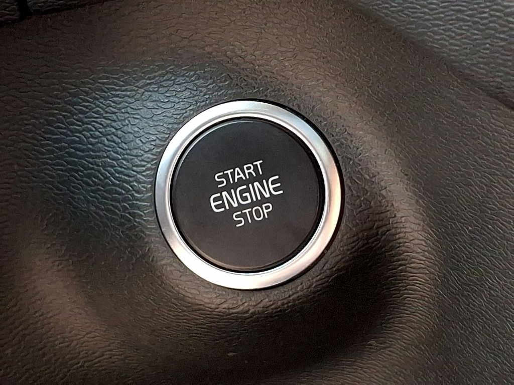 2024 Volvo XC40 B5 Plus Dark Theme