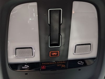 2024 Volvo XC40 B5 Plus Dark Theme