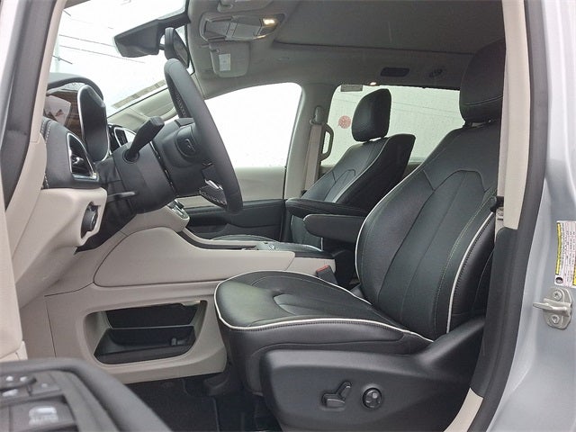 2023 Chrysler Pacifica Limited AWD